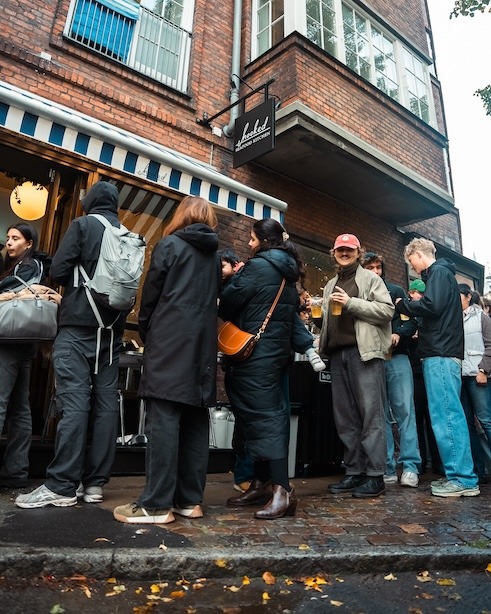 Menschen vor dem Hooked in Østerbro